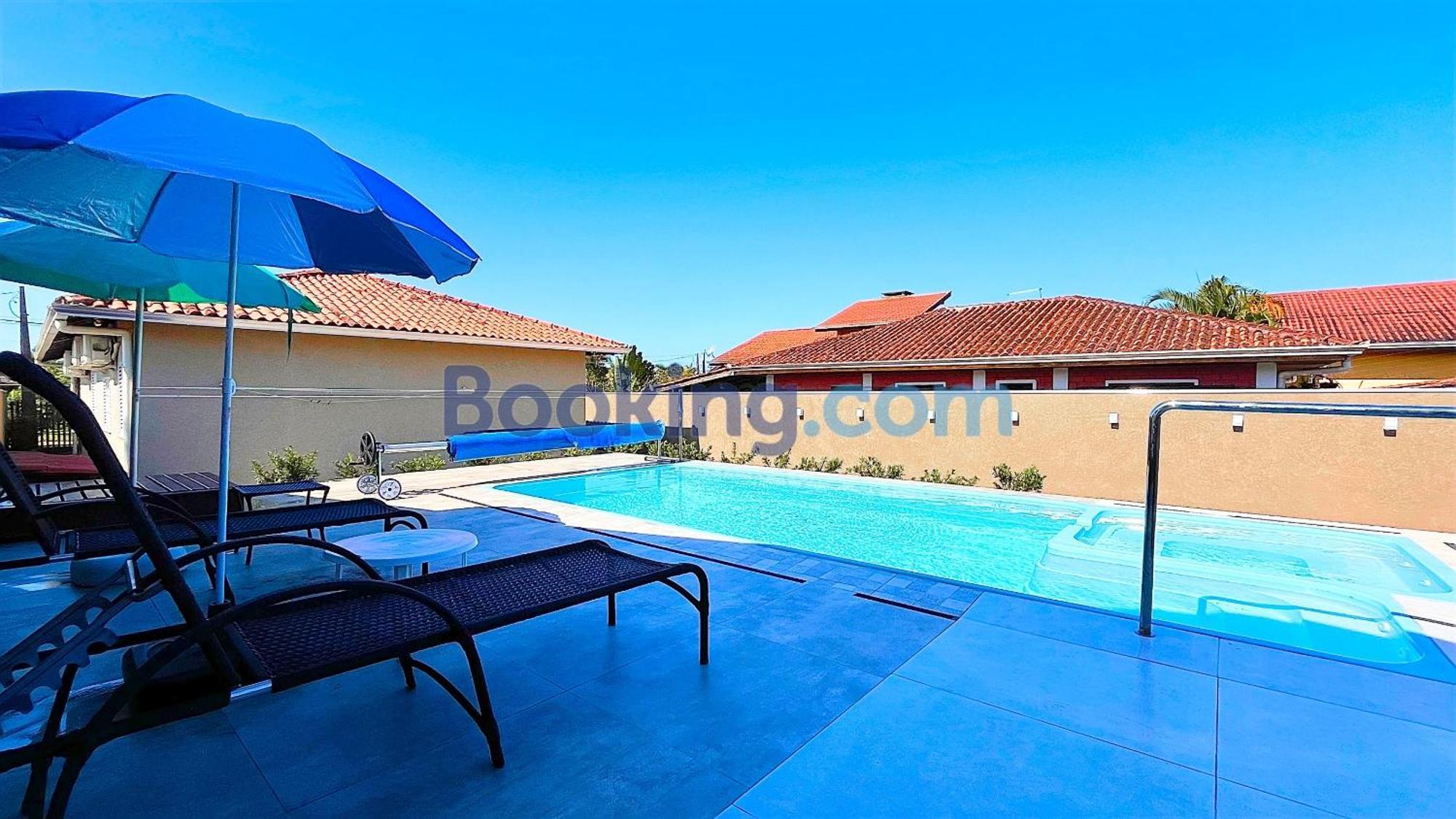 Holiday home Casa Aconchego I - Piscina Aquecida Com Hidromassagem - 300m Da Guaratuba